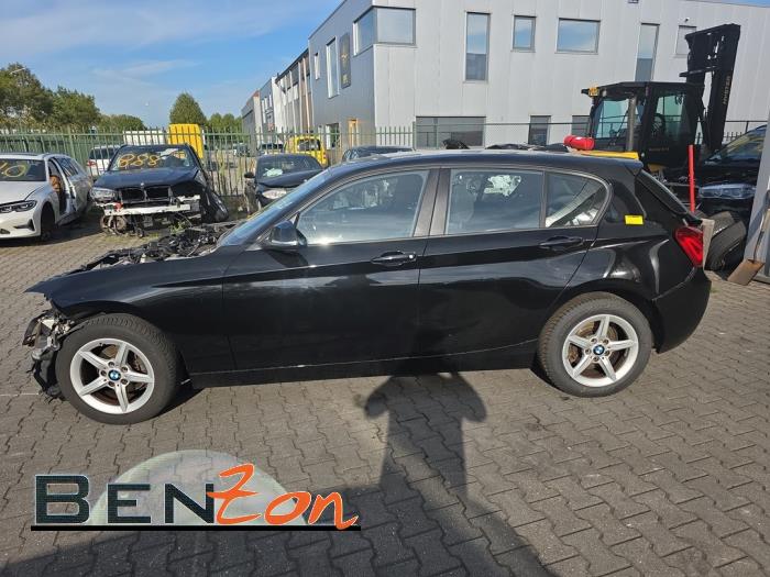 BMW 1 serie 118i 1.5 TwinPower 12V Schrottauto (2016, Schwarz)