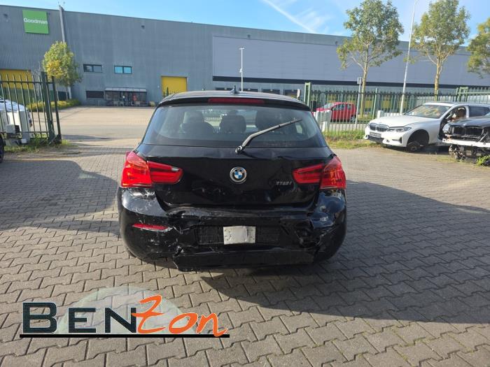 BMW 1 serie 118i 1.5 TwinPower 12V Schrottauto (2016, Schwarz)