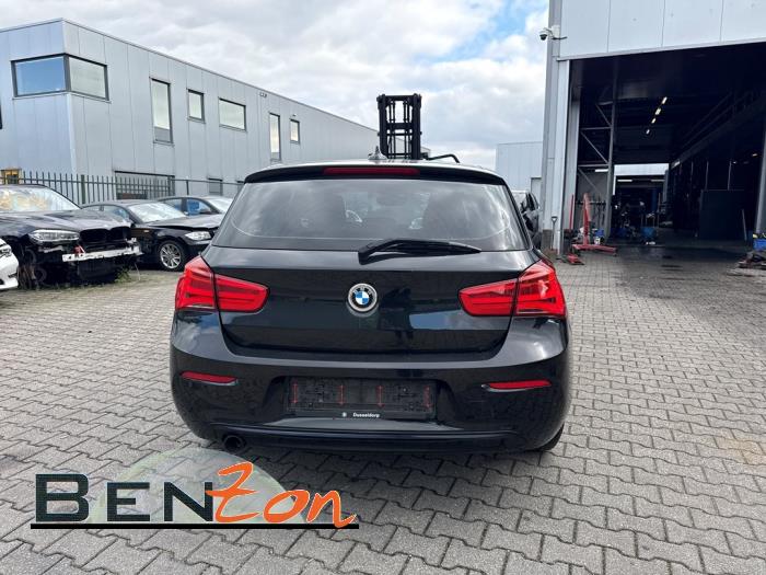 BMW 1 serie 118i 1.5 TwinPower 12V Skrotfordon (2017, METALLIC ZWART)