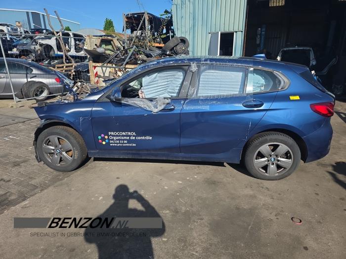 BMW 1 serie 116d 1.5 12V TwinPower Vehículo de desguace (2022, Metálico, Azul)