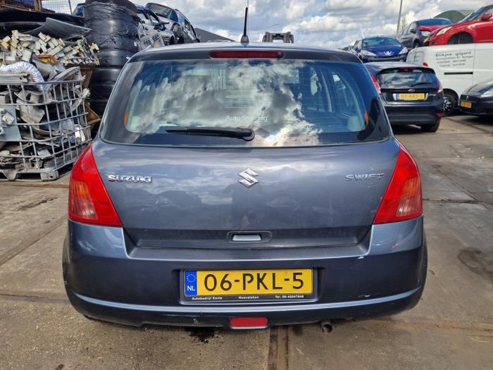 Suzuki Swift 1.3 VVT 16V Épave (2006, Gris)