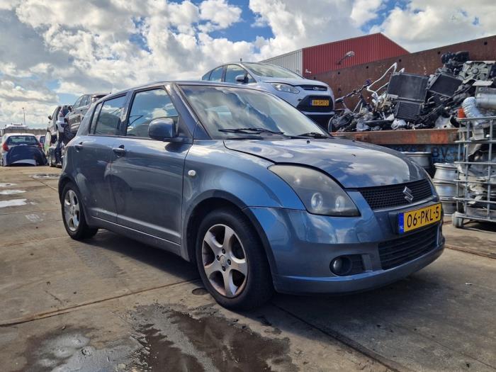 Suzuki Swift 1.3 VVT 16V Épave (2006, Gris)