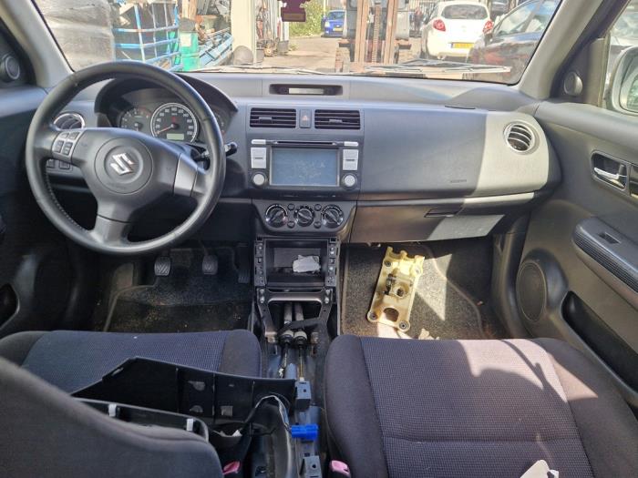 Suzuki Swift 1.3 VVT 16V Épave (2006, Gris)