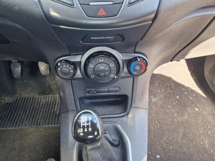 Ford Fiesta 6 1.5 TDCi Skrotfordon (2015, ZWART)