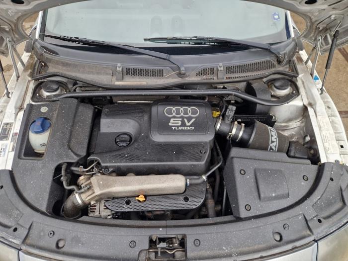 Audi TT 1.8 20V Turbo Épave (2000, Gris)