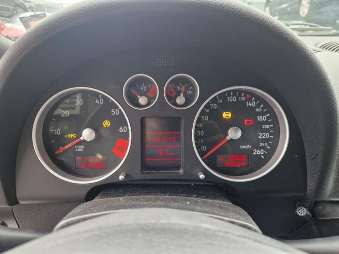 Audi TT 1.8 20V Turbo Épave (2000, Gris)