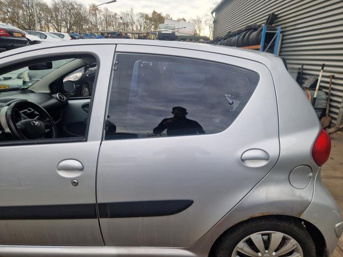 Toyota Aygo 1.0 12V VVT-i Skrotfordon (2006, GRIJS)