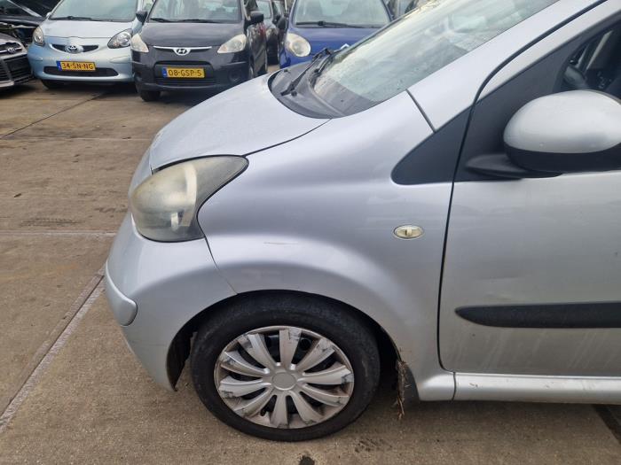 Toyota Aygo 1.0 12V VVT-i Skrotfordon (2006, GRIJS)