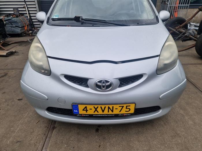 Toyota Aygo 1.0 12V VVT-i Skrotfordon (2006, GRIJS)