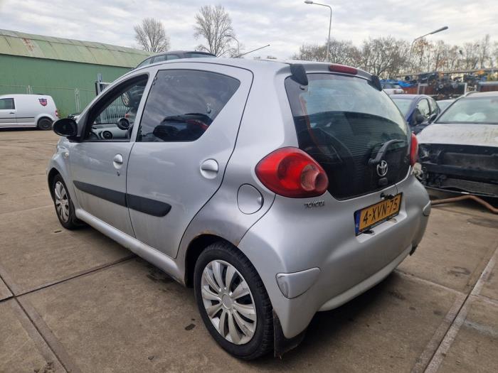 Toyota Aygo 1.0 12V VVT-i Skrotfordon (2006, GRIJS)