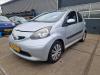 Toyota Aygo 1.0 12V VVT-i Skrotfordon (2006, GRIJS)