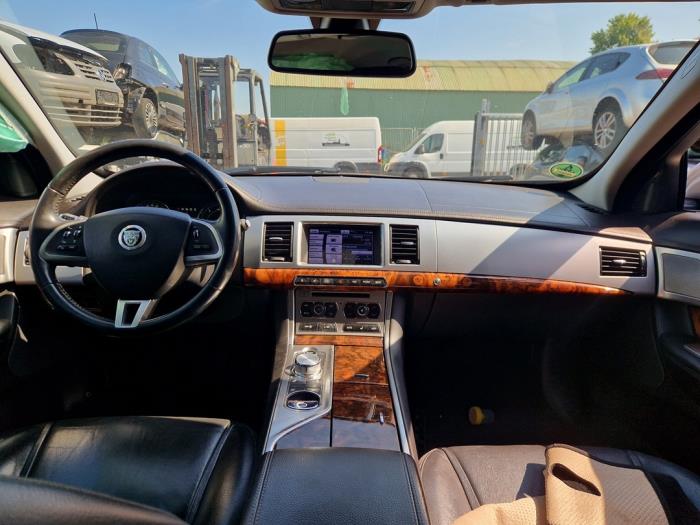 Jaguar XF 3.0 D V6 24V Vehículo de desguace (2012, Gris)