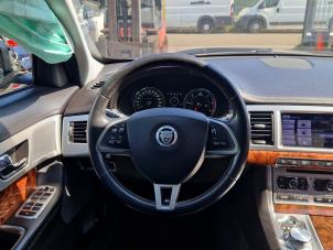 Jaguar XF 3.0 D V6 24V Vehículo de desguace (2012, Gris)