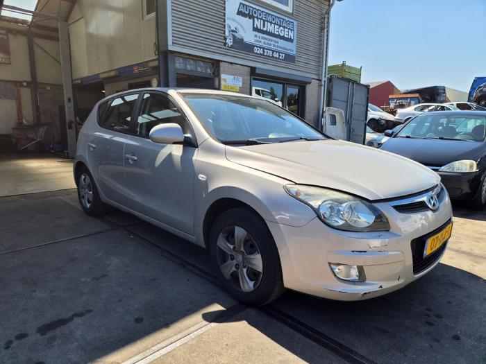 Hyundai i30 1.4 CVVT 16V Vehículo de desguace (2010, Beige)