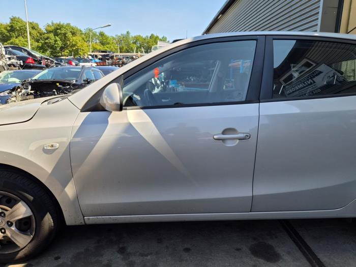 Hyundai i30 1.4 CVVT 16V Vehículo de desguace (2010, Beige)