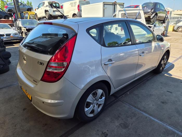 Hyundai i30 1.4 CVVT 16V Vehículo de desguace (2010, Beige)