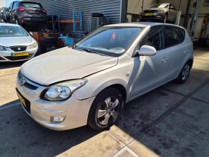 Hyundai i30 1.4 CVVT 16V Vehículo de desguace (2010, Beige)