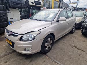 Hyundai i30 1.4 CVVT 16V Vehículo de desguace (2010, Beige)