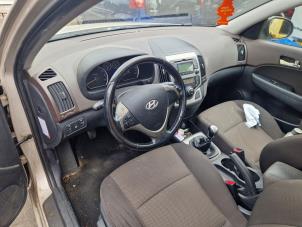 Hyundai i30 1.4 CVVT 16V Vehículo de desguace (2010, Beige)