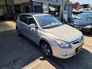 Hyundai i30 1.4 CVVT 16V Vehículo de desguace (2010, Beige)