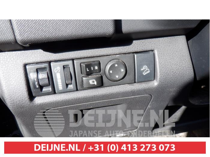 Isuzu D-Max 1.9 D Turbo 4x4 Schrottauto (2017, Schwarz)