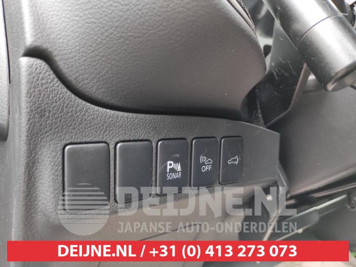 Mitsubishi Outlander 2.0 16V PHEV 4x4 Vehículo de desguace (2015, Marrón)