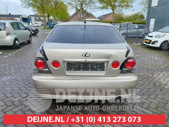 Lexus IS 200 99- Schrottauto (2004, Beige)