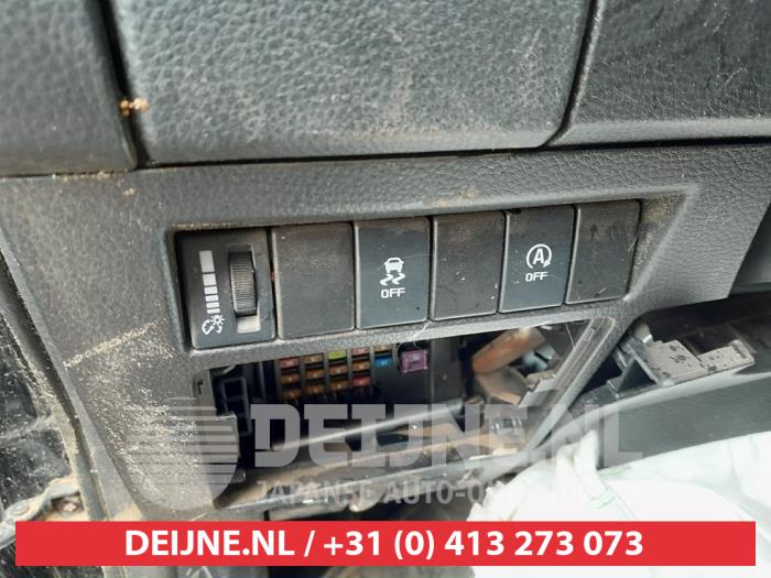 Isuzu D-Max 1.9 DDI 4x4 Épave (2021, Noir)
