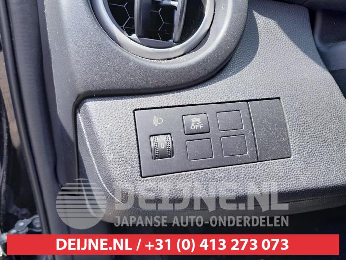 Mazda 2 1.3 16V MZR Épave (2012, Noir)