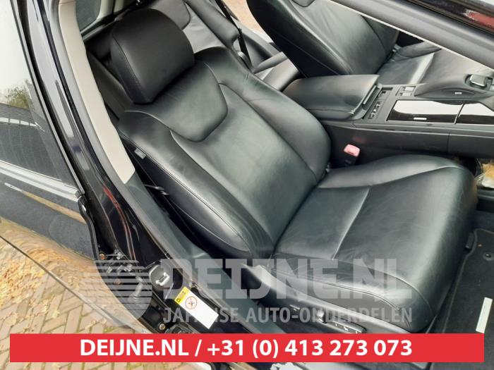 Lexus RX 450h V6 24V VVT-i 4x2 Épave (2010, Foncé, Bleu, Violet)