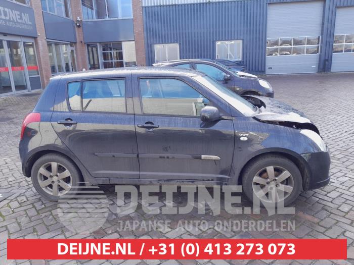 Suzuki Swift 1.5 VVT 16V Schrottauto (2006, Schwarz)