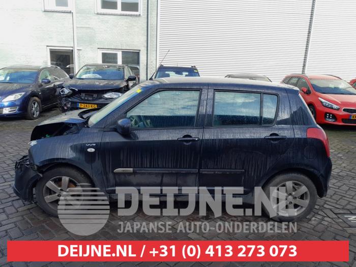 Suzuki Swift 1.5 VVT 16V Schrottauto (2006, Schwarz)