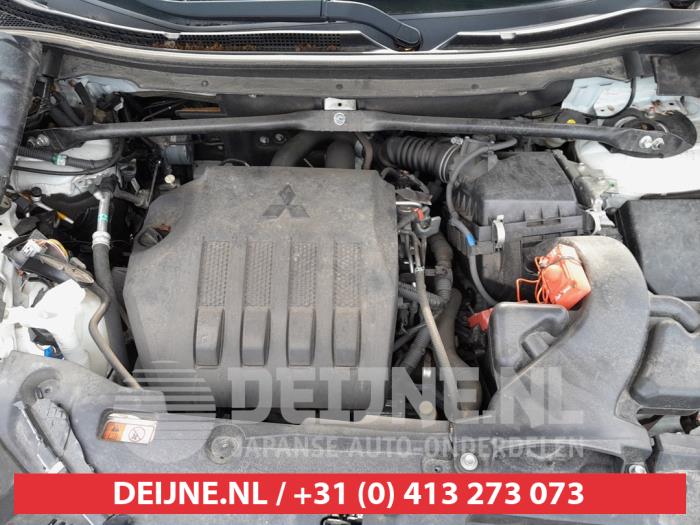 Mitsubishi Eclipse Cross 1.5 Turbo 16V 4WD Samochód złomowany (2018, Bialy)