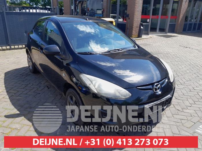 Mazda 2 1.3 16V S-VT Samochód złomowany (2012, Czarny)