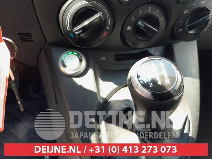 Mazda 2 1.3 16V S-VT Samochód złomowany (2012, Czarny)