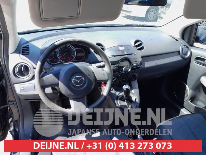 Mazda 2 1.3 16V S-VT Samochód złomowany (2012, Czarny)