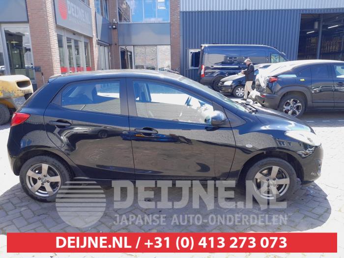 Mazda 2 1.3 16V S-VT Samochód złomowany (2012, Czarny)