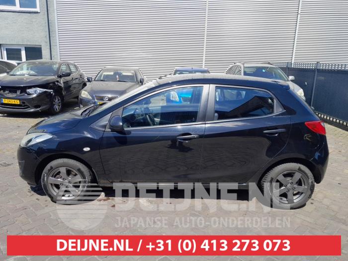 Mazda 2 1.3 16V S-VT Samochód złomowany (2012, Czarny)