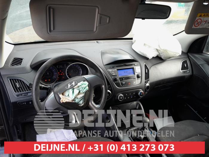 Hyundai iX35 1.6 GDI 16V Schrottauto (2015, Schwarz)