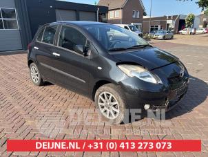 Toyota Yaris II 1.33 16V Dual VVT-I  (Schrott)