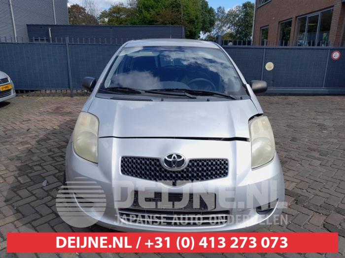 Toyota Yaris II 1.3 16V VVT-i Skadat fordon (2006, GRIJS)