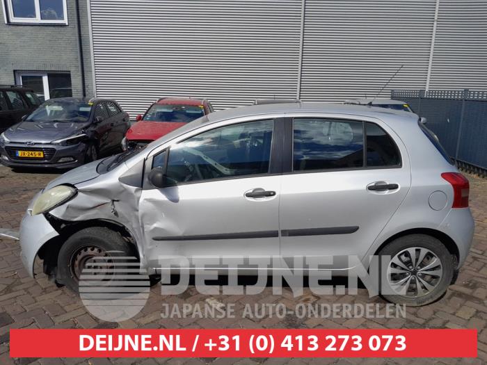 Toyota Yaris II 1.3 16V VVT-i Skadat fordon (2006, GRIJS)