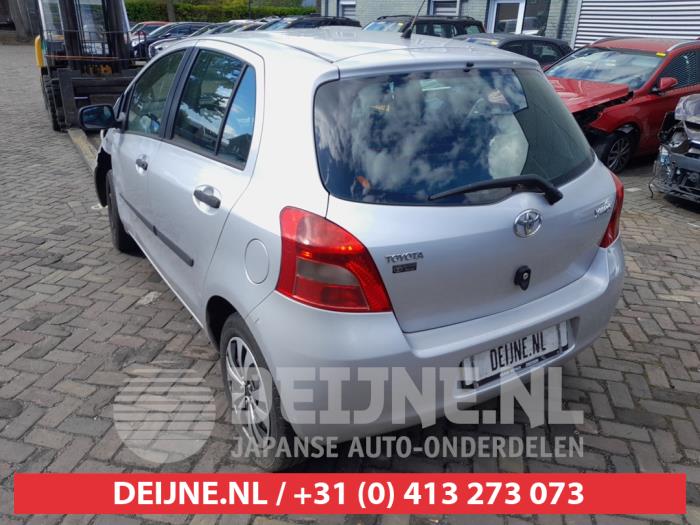 Toyota Yaris II 1.3 16V VVT-i Skadat fordon (2006, GRIJS)