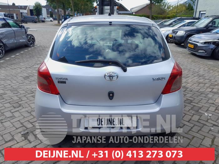 Toyota Yaris II 1.3 16V VVT-i Skadat fordon (2006, GRIJS)