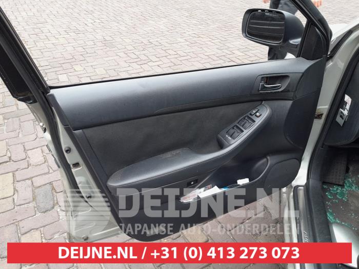 Toyota Avensis 1.8 16V VVT-i Skrotfordon (2005, GRIJS)