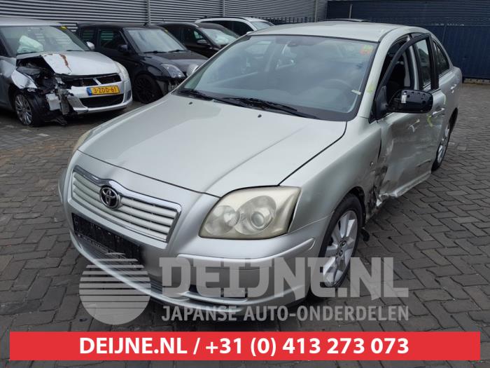 Toyota Avensis 1.8 16V VVT-i Skrotfordon (2005, GRIJS)