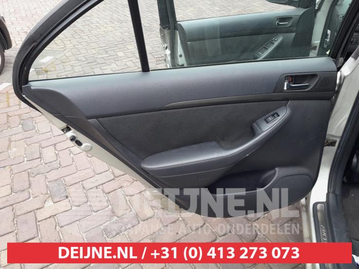 Toyota Avensis 1.8 16V VVT-i Skrotfordon (2005, GRIJS)