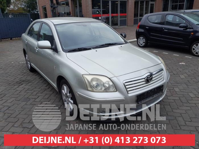 Toyota Avensis 1.8 16V VVT-i Skrotfordon (2005, GRIJS)