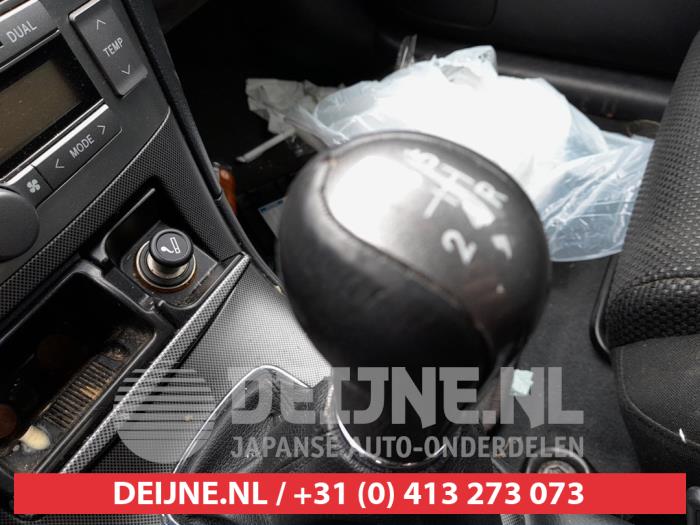 Toyota Avensis 1.8 16V VVT-i Skrotfordon (2005, GRIJS)
