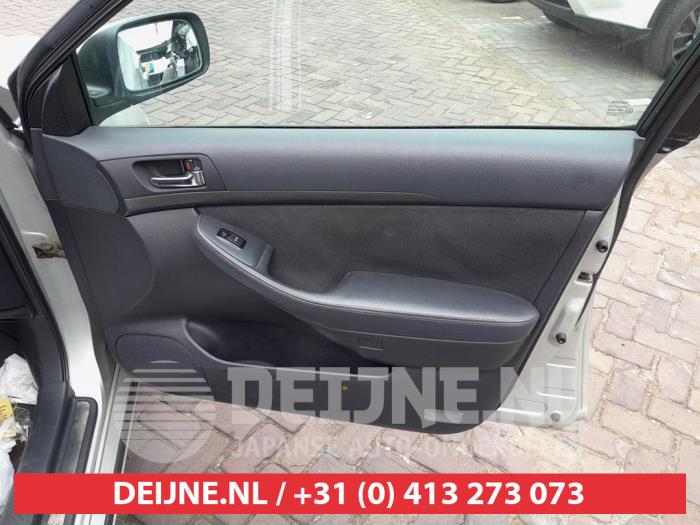 Toyota Avensis 1.8 16V VVT-i Skrotfordon (2005, GRIJS)